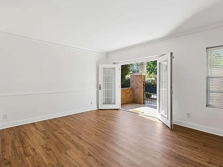 6980 Roswell Rd #C13 — Photo 8