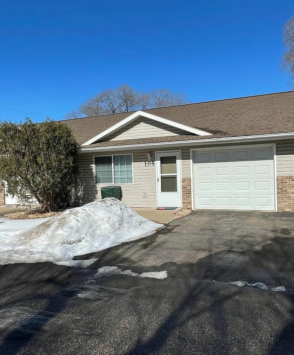 2 bed, $1,100 — Photo 1