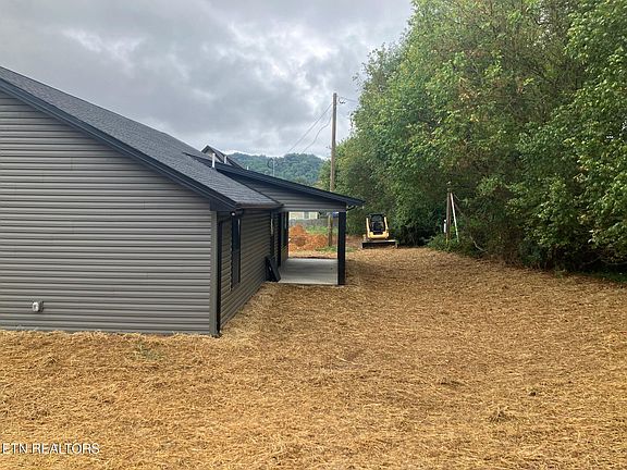 4th image of 102 Campton Ln