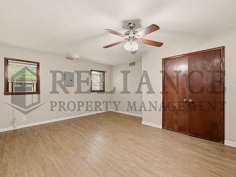 2917 S Walnut St — Photo 34