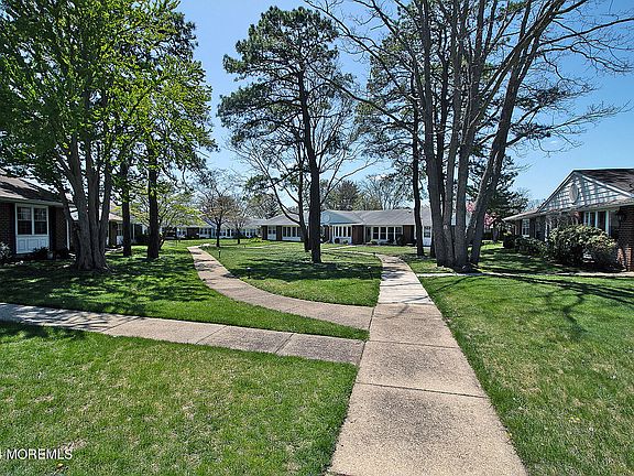 3rd image of 1147A Argyll Circle