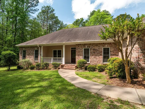 96 S Lake Estates Dr, Hattiesburg, MS 39402