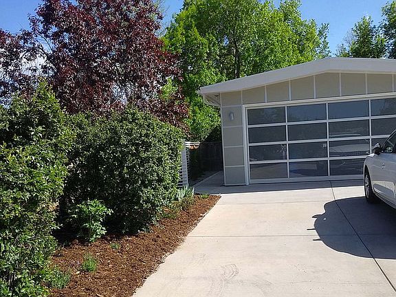 East walkway to backyard