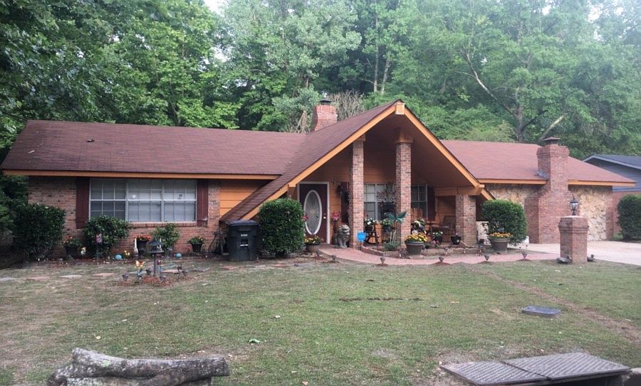 1st image of 301 Greenbriar Dr