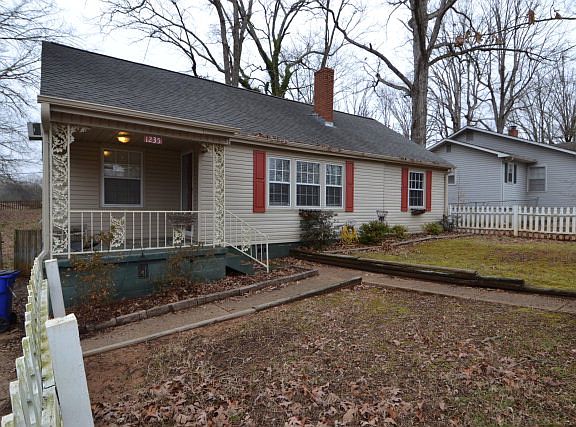3rd image of 1235 Glenn Ave