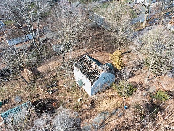 2nd image of 30905 Beverly Rd