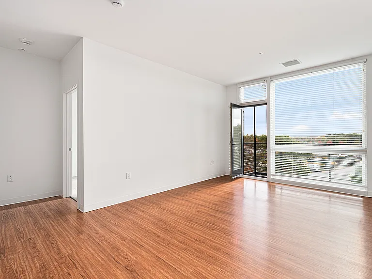 The Veridian Residences — Photo 6