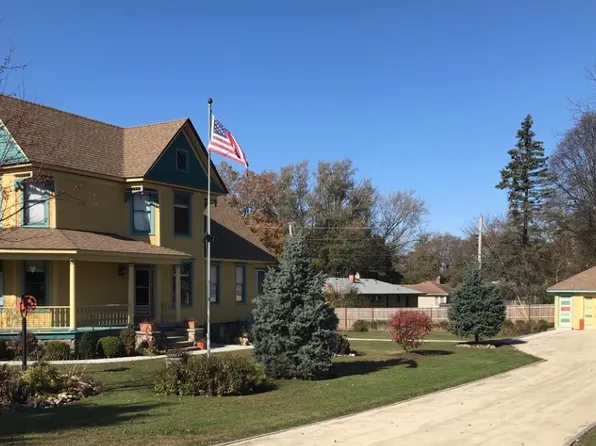 200 W Woodstock St, Crystal Lake, IL 60014