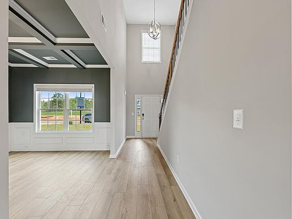 3rd image of 112 Beaver Creek Way