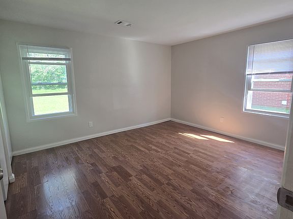 5th image of 996 Brookcrest Dr