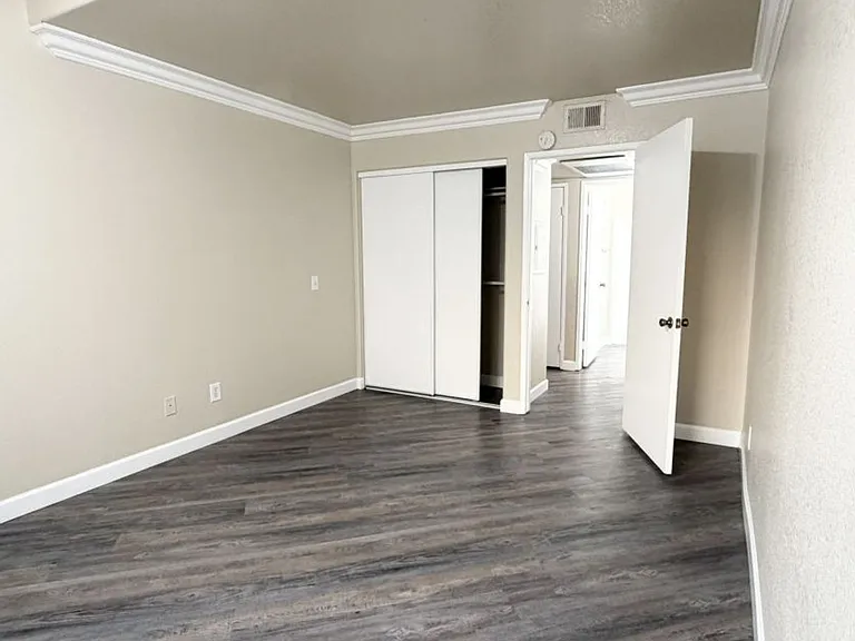 Alcantara Home Apts — Photo 78