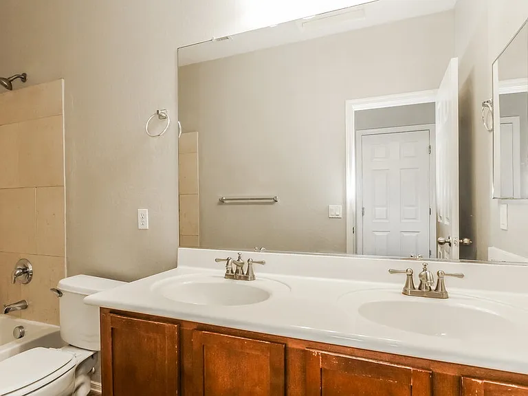 5438 W Pollack St — Photo 14