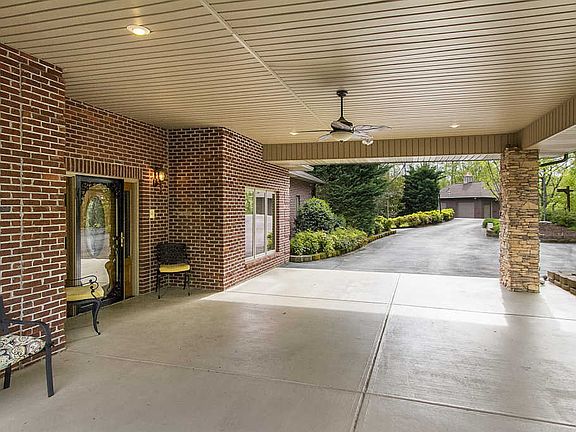 3rd image of 1029 Falcon Crest Dr