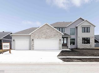 3056 Prairie Farms Cir S, Fargo, ND 58104