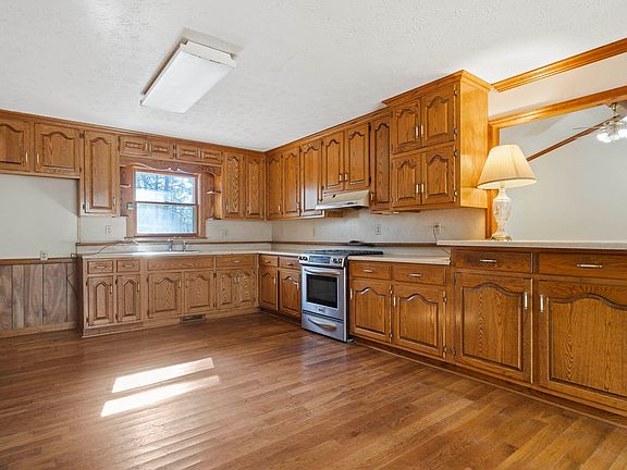 4th image of 121 Windsor Dr