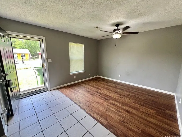 429 Edward St — Photo 3