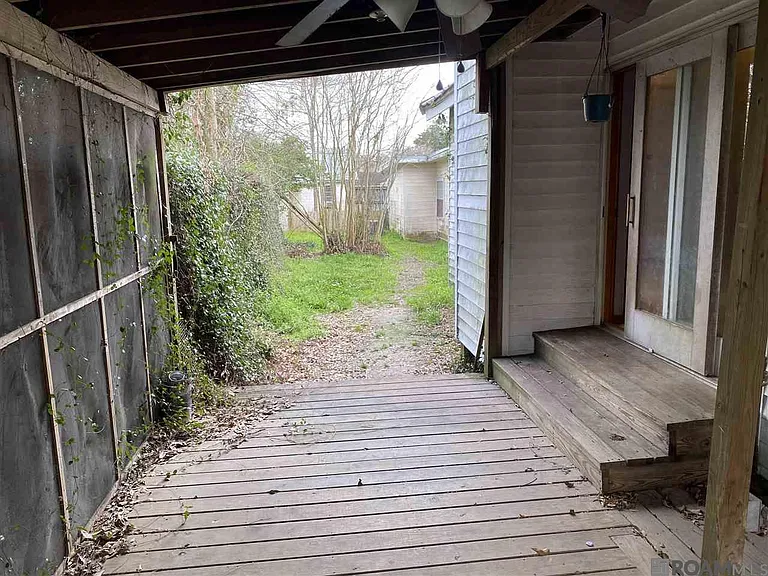 2266 Cloverdale Ave — Photo 16