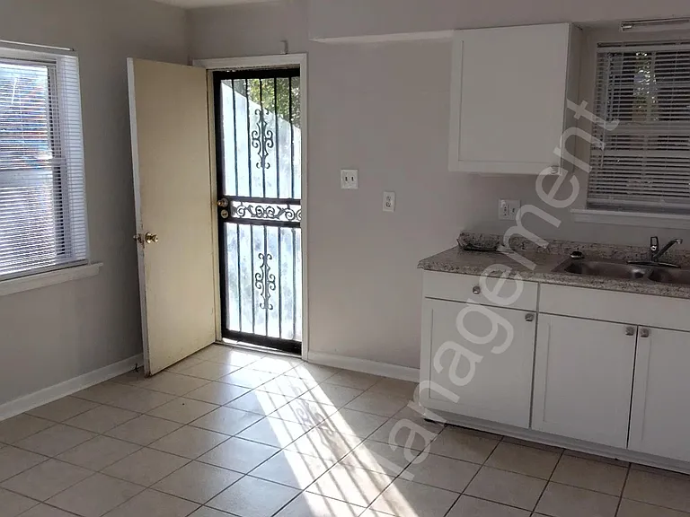 107 Loraine Rd — Photo 4
