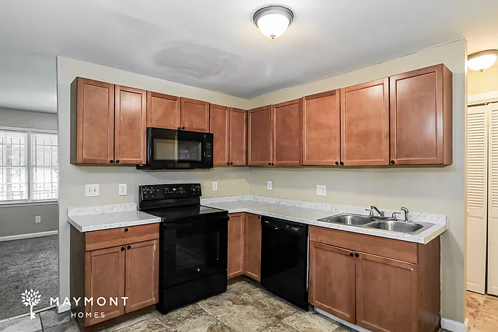 624 Robert E Lee Pkwy — Photo 8