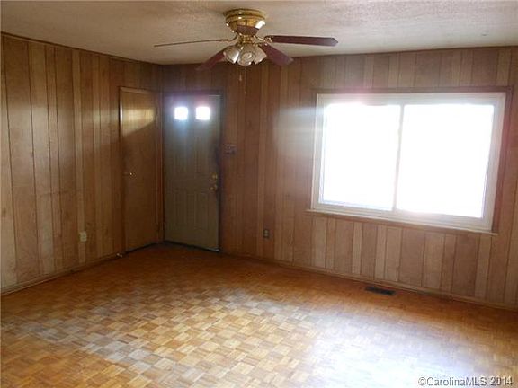 3rd image of 2852 Crawford Ave