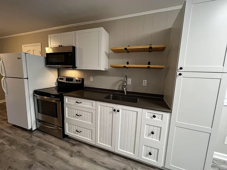 208 W Chestnut St — Photo 4