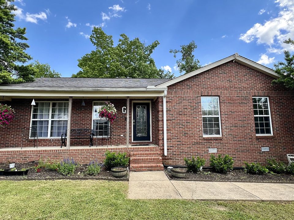 1st image of 306 Eisenhower Dr