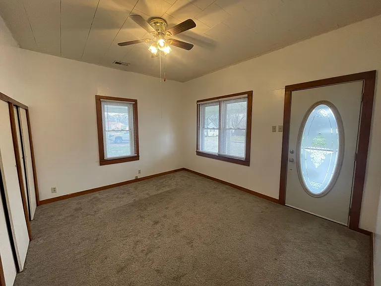 806 E Center St — Photo 14