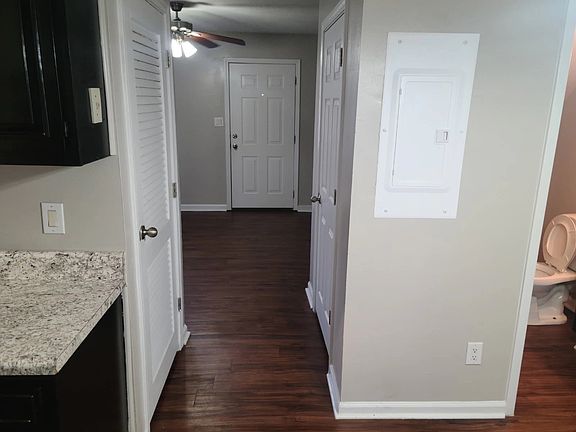 3rd image of 81 Charleston Sq #15