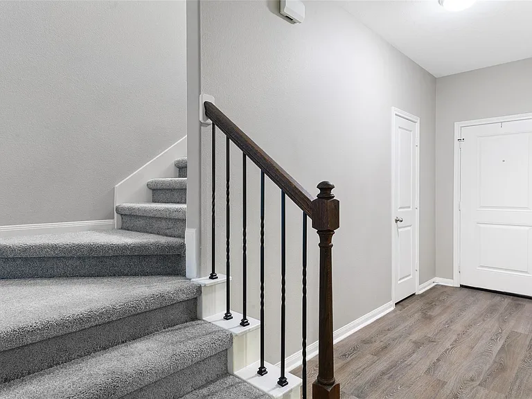 124 Artesian Way — Photo 3
