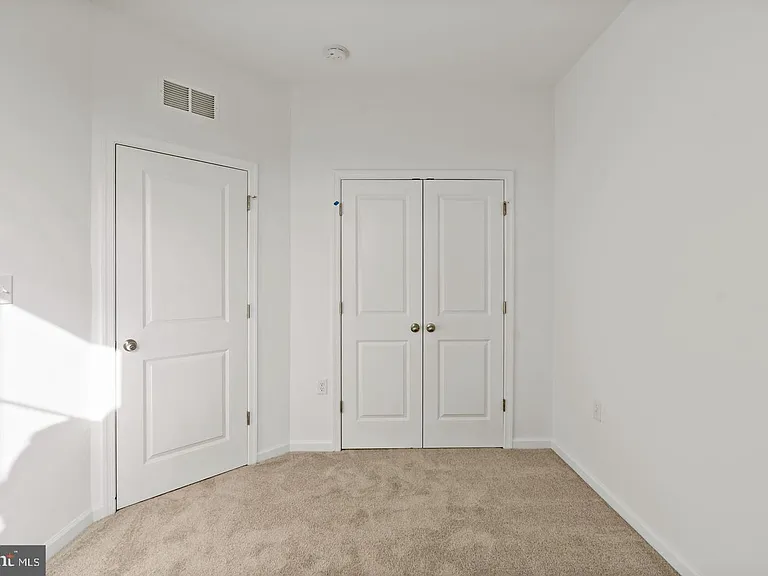 646 Hemsworth Ln — Photo 6