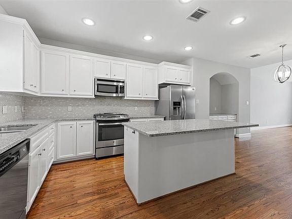3rd image of 650 Westcross St Unit 20