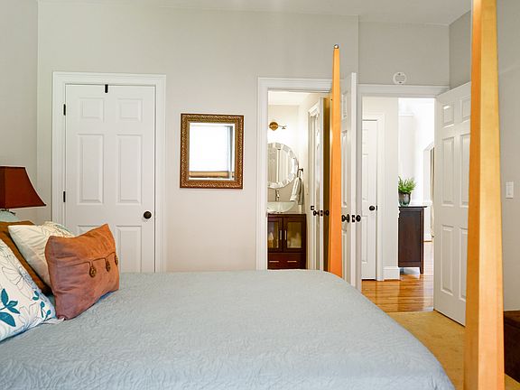 5th image of 8810 Amberton Ln