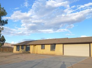 14999 Tonikan Rd, Apple Valley, CA 92307