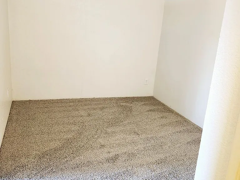 Jerrie Street Apartments — Photo 17