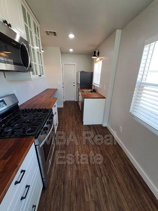 1 bed, 1.0 bath, 550 sqft, $950 — Photo 1