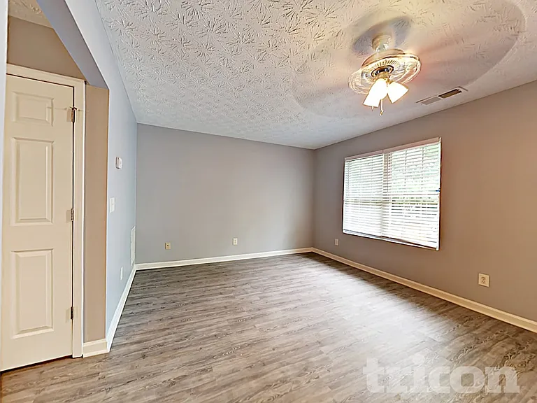 418 Whippet St — Photo 5