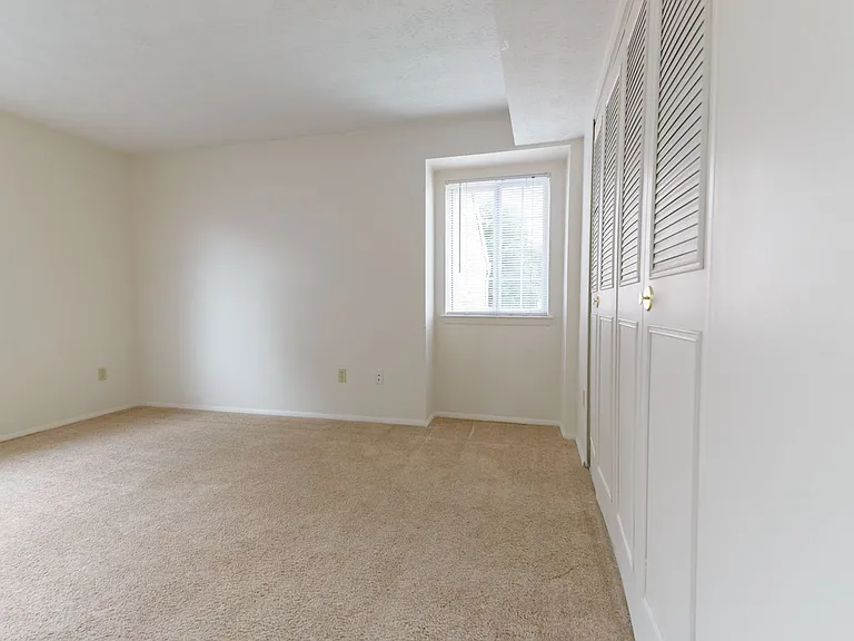 Windsor Gardens Apartments — Photo 86