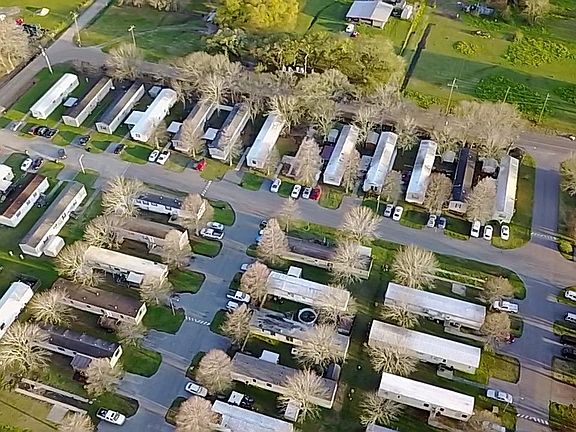 3rd image of 4702 Plantation Village Dr Trailer 59