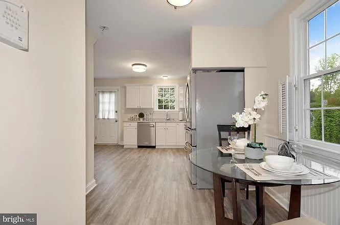 3710 Burrows Ave — Photo 12