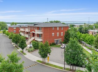3-38 Endeavor Pl #A, College Pt, NY 11356