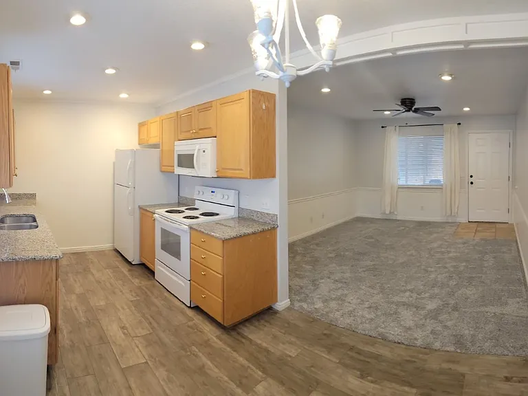264 N 3 E #202 — Photo 9