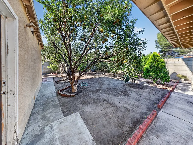 11407 Delano St — Photo 39