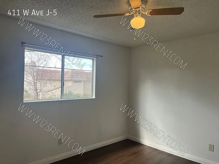 411 W Avenue J #5 — Photo 19