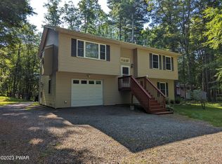 121 Maple St, Dingmans Ferry, PA 18328