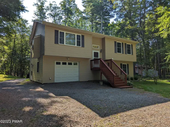 121 Maple St, Dingmans Ferry, PA 18328