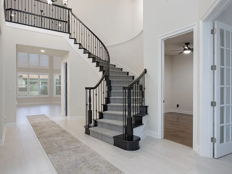 918 Sydney Ln — Photo 10