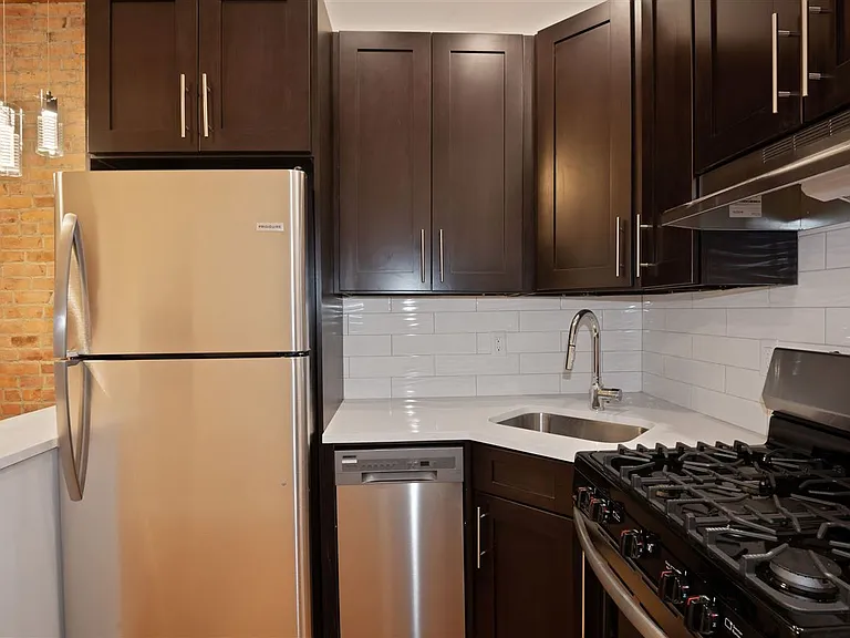 145 Brunswick St #1R — Photo 3