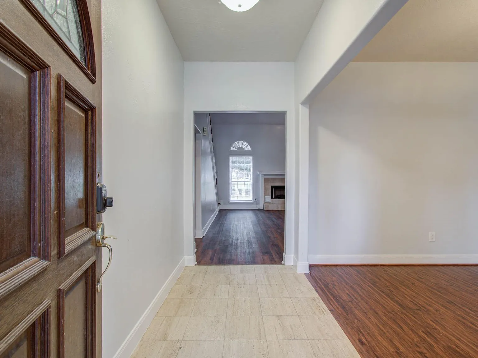 4 bed, 3.5 bath, 2506 sqft, $2,400 — Photo 2