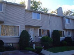 5 Westbrook Ct, Roselle, NJ 07203