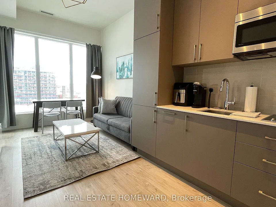 27 Bathurst St #813W